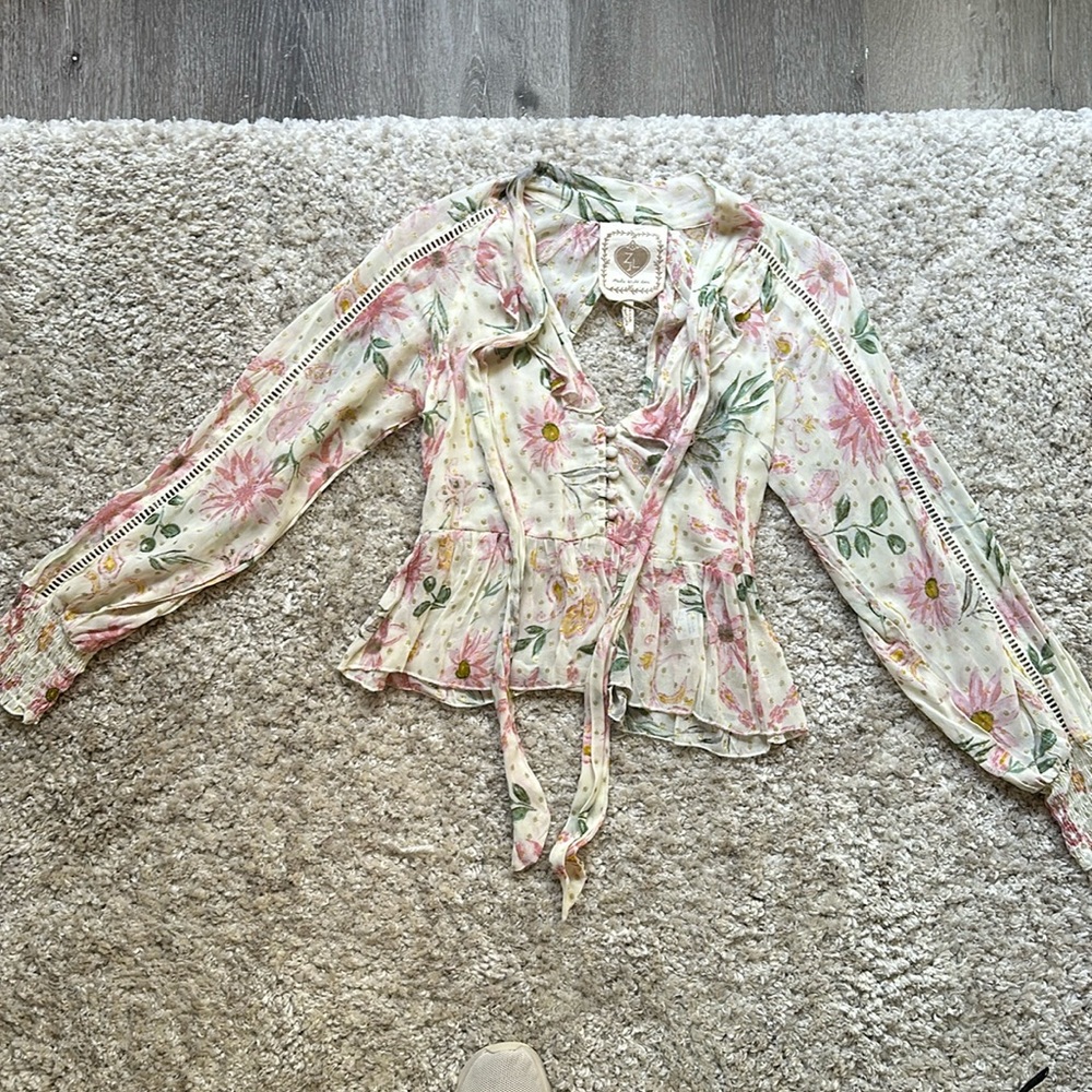 Super cute floral dress shirt